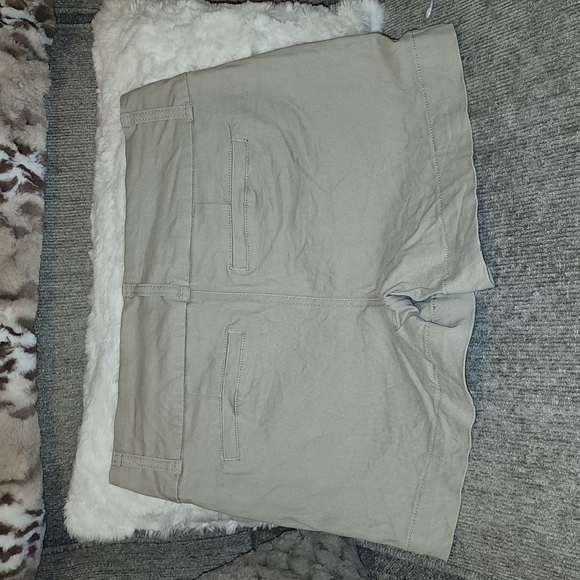 Shorts - Picture 2 of 4